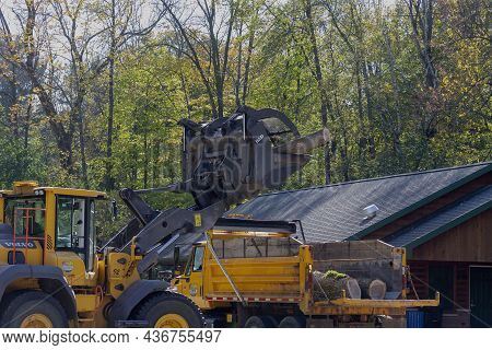 Manitowoc, Wi Usa - 10 19 2021:removing A Felled Tree In A City Park, Loading The Trunk With Heavy M