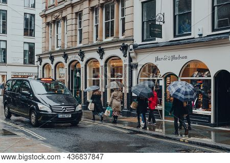 London, Uk - October 02, 2021: People With Umbrella Walking Under The Rain On Jermyn Street, Known A