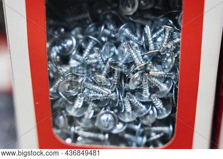 Self-tapping Screw With A Drill, Galvanized Hardware With A Drill At The End.