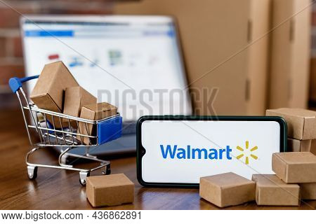Kazan, Russia - Oct 20, 2021: Walmart Is An American Multinational Retail Corporation. Smartphone Wi