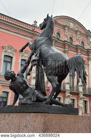 Saint Petersburg, Russia-09.01.2020: Anichkov Bridge On The Fontanka. Magnificent Sculpture 