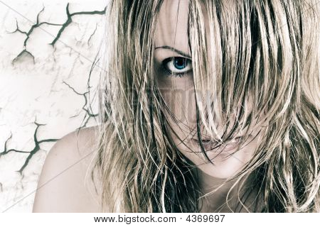 Ragazza crepa