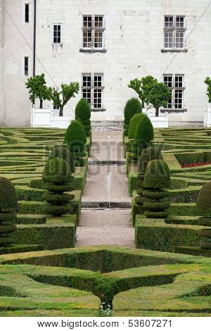 Splendid decorative gardens at castles in France