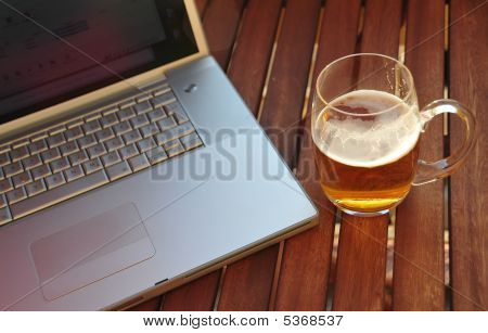 Cerveja e Laptop