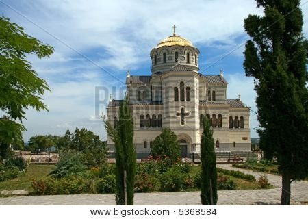 orthodoxe Kathedrale wiederbelebt aus Ruinen