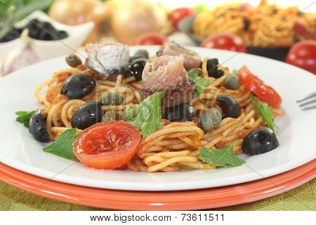 Spaghetti Alla Puttanesca With Capers
