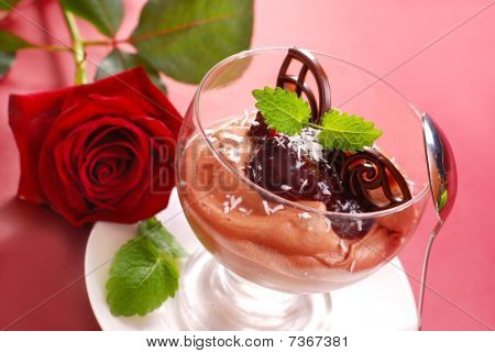 Chokolade Mousse Dessert i glas