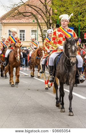 Junii Brasovului parade, Brasov