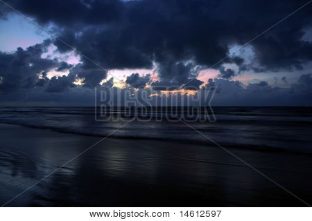 Havet solnedgång. Borneo.