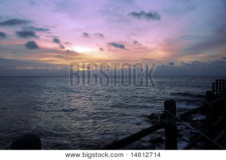 Havet solnedgång. Borneo.