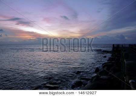 Havet solnedgång. Borneo.
