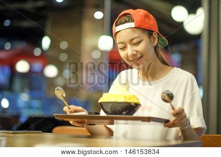 Little Girls Are Eating Bingsu Mango Cheese - Korean Dessert