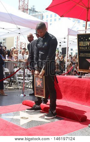 LOS ANGELES - SEP 7:  Usher Raymond at the Usher Honored With a Star On The Hollywood Walk Of Fame at the Eastown on September 7, 2016 in Los Angeles, CA