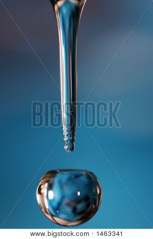 Goccia d'acqua blu