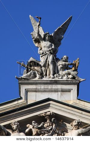 Statue på operaen i Ljubljana
