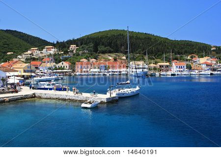 Hafen von Fiskardo auf der Ionischen Insel von Lefkas Griechenland