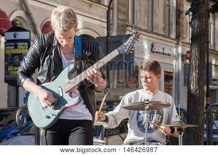 St. Petersburg, Russia-september 09,2016: The Street Musician Plays On The Street Of St. Petersburg.