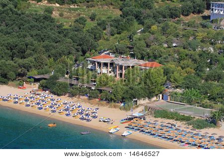 Vista aerea del villaggio di Parga Grecia - Lichnos beach girato dall'elicottero