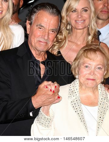 LOS ANGELES - SEP 8:  Eric Braeden, Lee Bell at the Young and The Resltless 11,000 Show Celebration at the CBS Television City on September 8, 2016 in Los Angeles, CA