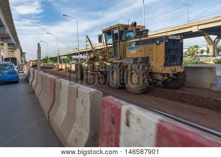 Motorgrader Working At Construction Site Of Sky Train Redline Bangsue-rangsit