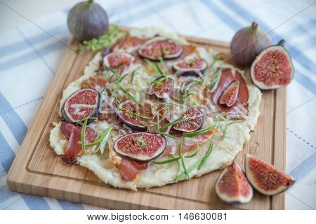 freshly baked French Flammkuchen with figs and cheese
