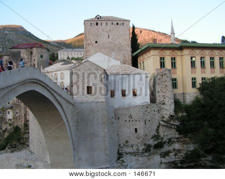 Stari Most - hiottu kivi, joissa muuraus 1566 - Unesco Site
