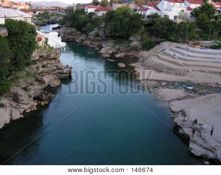 Fluss Neretva - Blick von der alten Brücke In Mostar