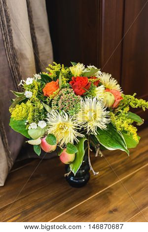 bouquet of apple Chrysanthemum rowan stonecrop anisetree phlox