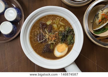 chinese, rice, flour, paste, food, pasta, lunch, cuisine, asian, white, meat, eat, soup, culture, vegetable, cooking, tasty, restaurant, noodle, dish, brown, hot, delicious, egg, green