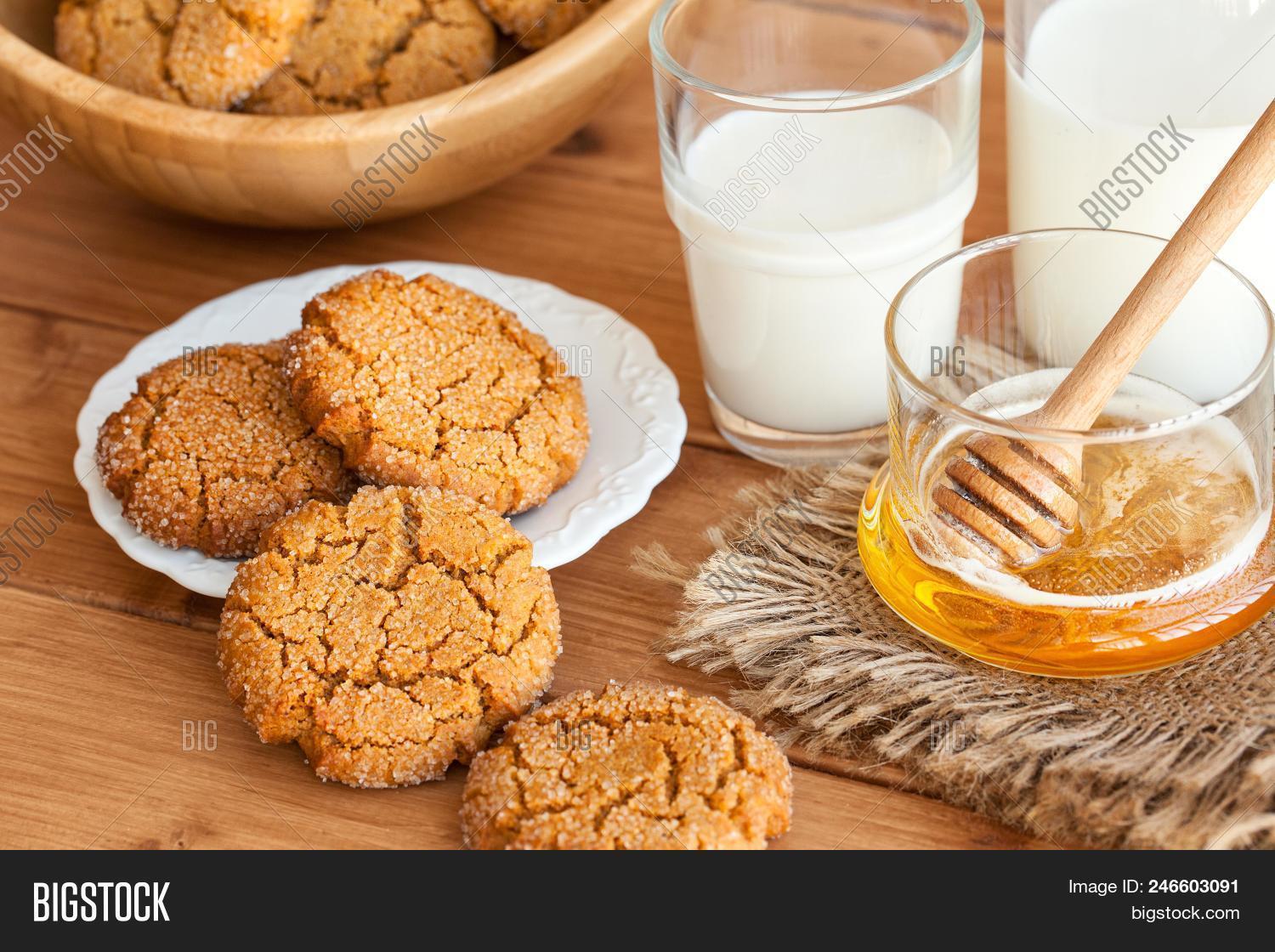 Печенье без яиц и молока. Печенье без яиц и сливочного масла рецепты. Печенье без яиц. Печеньки без масла и маргарина. Вкусное печенье без яиц.