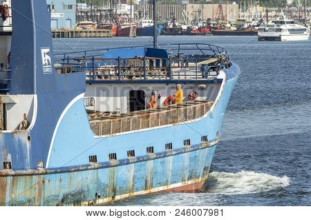 New Bedford, Massachusetts, Usa - June 12, 2018: Clammer Seawatcher I Crossing New Bedford Inner Har