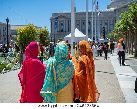 San Francisco, Ca - June 10, 2018: Woman Dressed In Traditional Sikh Garb Talking Outside Of A Punja