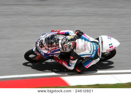 SEPANG, Malajsie - 23. října: 125cc jezdec že Maverick Vinales soutěží na den závodu do shellu