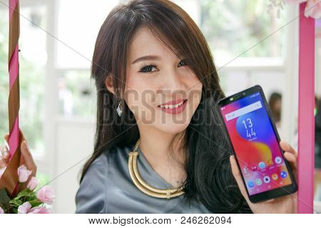 Bangkok, Thailand - February 9, 2018: Pretty Girl Is Showing Infinix S3, The Latest Android Smartpho