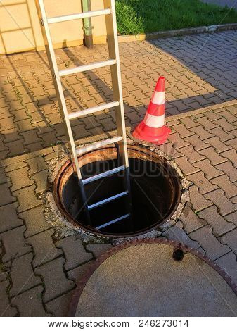 Leiter Was Put In A Shaft For Maintenance