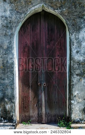 Old Door Of
Thai Art In Wat Phra Sri Rattana Mahathat Lopburi.