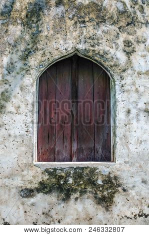 Old Window Of
Thai Art In Wat Phra Sri Rattana Mahathat Lopburi.