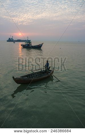 Sittwe Myanmar On March 16, 2016: Boat Driver Was Waiting Passenger Around The Port