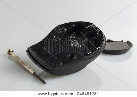 Disassembly Of The Old Wireless Computer Mouse