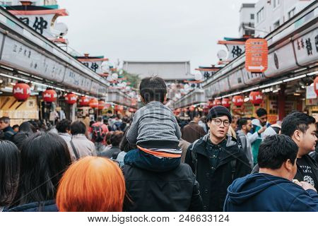 Tokyo, Japan-apri 17, 2018: A Boy On His Father Shoulder And Tourist On Nakamise Shopping Street Lea