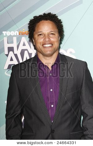 LOS ANGELES - 26 ottobre: Cobi Jones arriva al Nickelodeon 2011 TeenNick HALO Awards tenutasi presso il Holl