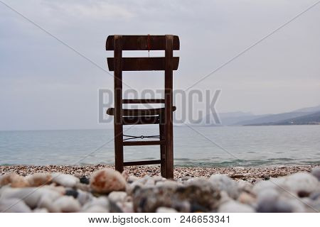 Loneliness In The Coast - Sahilde Yalnızlık