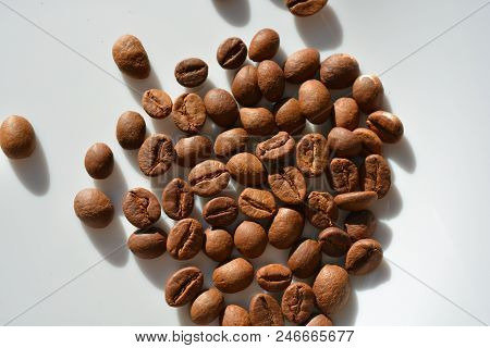 On A White Glass Plate Laid And Beautifully Laid Out A Bunch Of Delicious And Edible Brown Coffee Be