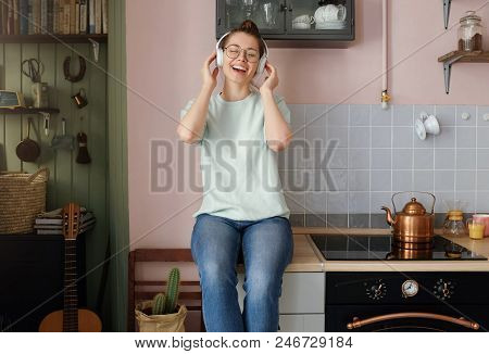 Funny Cute Pretty Young Woman Using Musicall Application With Wireless Headphones And Singing Favori