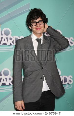 LOS ANGELES - 26 oktober: Matt Bennett ankommer ved 2011 Nickelodeon TeenNick HALO Awards på Hollywoo