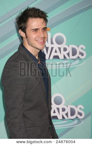 LOS ANGELES - 26 października: Kris Allen w 2011 r. Nickelodeon pulchny HALO nagrody w Hollywood