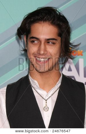 LOS ANGELES - 26. Oktober: Avan Jogia Haupthindernisse für die 2011 Awards Nickelodeon Tick HALO in Hollywood 