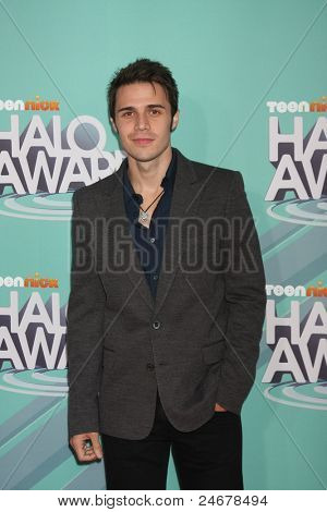 LOS ANGELES - 26 października: Kris Allen w 2011 r. Nickelodeon pulchny HALO nagrody w Hollywood 