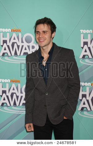 LOS ANGELES - 26 października: Kris Allen w 2011 r. Nickelodeon pulchny HALO nagrody w Hollywood 