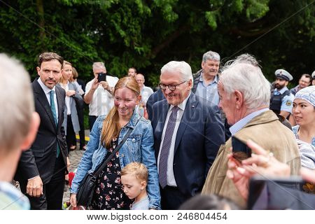 Federal President Of Germany Walter Steinmeyer At A Public House At Villa Hammerschmidt